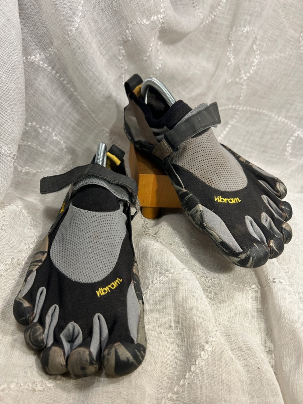 Vibram five fingers athletic shoes
